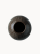 Widok z góry na owalny, ciemnobrązowy wazon ceramiczny o strukturalnej powierzchni pokrytej pionowymi, żłobionymi liniami z subtelnym zielonym akcentem, na białym tle.